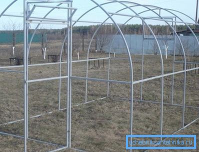 The frame for the manufacture of greenhouses or greenhouses made of aluminum will last much longer than a ferrous metal product