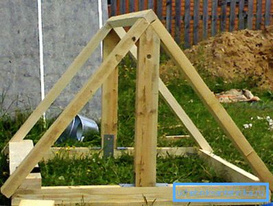 The frame of the boards for the well house. The frame of the boards for the well house.