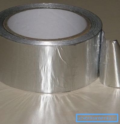 Reel of foiled adhesive tape Reel of foiled adhesive tape
