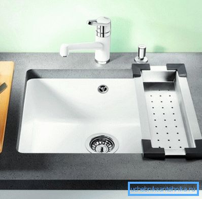 Ceramic bowls most often belong to the elite lines of plumbing.