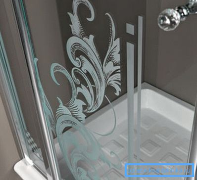 Ceramic shower tray 90x90 - one of the most common options used in both budget and top cab models Ceramic shower tray 90x90 - one of the most common options used in both budget and top cab models