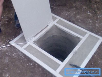 Caisson from concrete with the hatch Caisson from concrete with the hatch