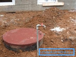 The caisson must be closed with a lid to prevent contamination, while some craftsmen prefer to install an additional tap on the surface The caisson must be closed with a lid to prevent contamination, while some craftsmen prefer to install an additional tap on the surface