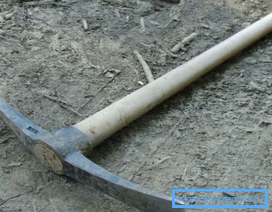 Pick or pick it is convenient to break stones, bricks or concrete. Pick or pick it is convenient to break stones, bricks or concrete.