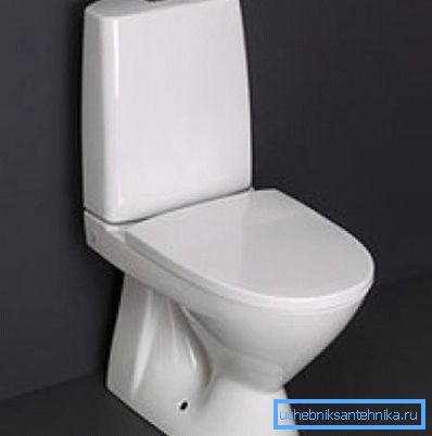 Classic toilet with narrow cistern