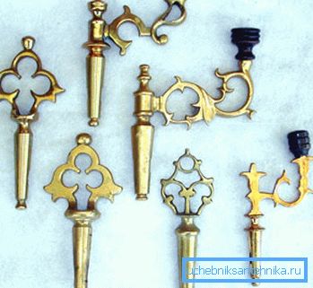 Keys must be periodically removed, cleaned and lubricated to avoid buildup. Keys must be periodically removed, cleaned and lubricated to avoid buildup.
