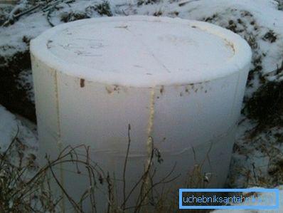 The well in the photo is insulated with foam. The well in the photo is insulated with foam.