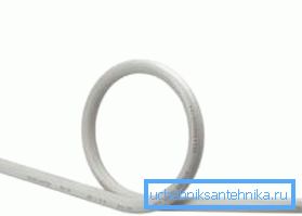 Ring to compensate for thermal expansion of plastic pipe Ring to compensate for thermal expansion of plastic pipe