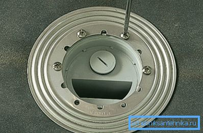 Ring presses a sheet of waterproofing material Ring presses a sheet of waterproofing material