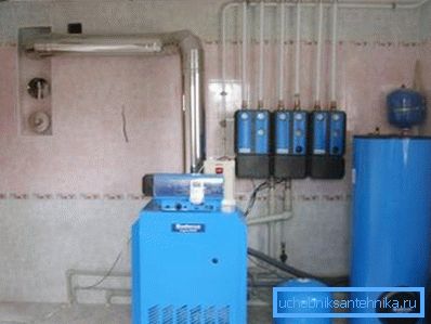 The combined boiler allows you to equip a neat and fully autonomous boiler room in the house The combined boiler allows you to equip a neat and fully autonomous boiler room in the house