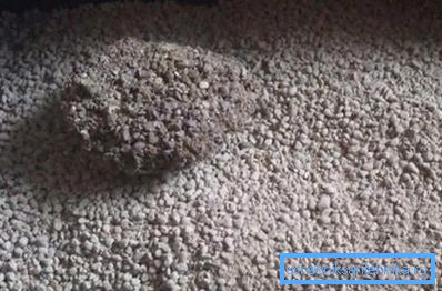 A lump of bentonite granules A lump of bentonite granules