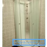 326 Compact shower cabins without a roof 90 to 90 occupy a minimum of space