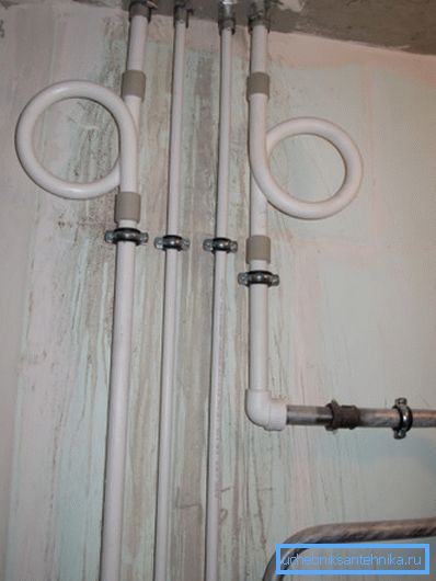 Compensators on risers hot water. Compensators on risers hot water.