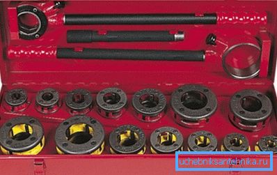 A set of nozzles for threading A set of nozzles for threading