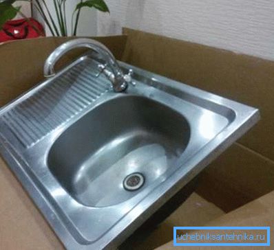 Sink set with faucet