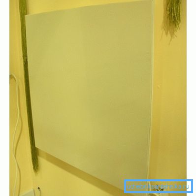 Convector with a ceramic heating element Convector with a ceramic heating element