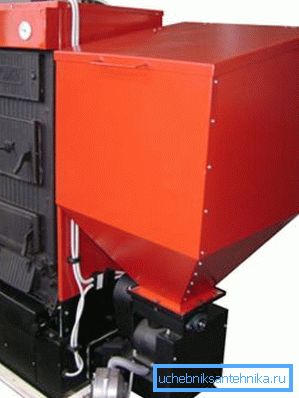 The boiler KCM can be equipped with a bunker for automatic feeding of pellets. The boiler KCM can be equipped with a bunker for automatic feeding of pellets.