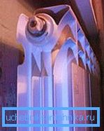 Mayevsky's crane is located at the end of the radiator Mayevsky's crane is located at the end of the radiator