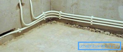 Fasteners for metal pipes during the heating system