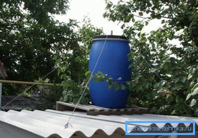 Fixing the barrel with braces is only one way of fixing the container on the shower. Fixing the barrel with braces is only one way of fixing the container on the shower.