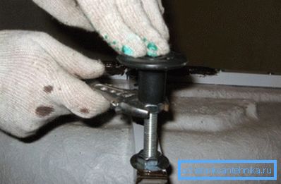 Mounting feet with support nozzles Mounting feet with support nozzles