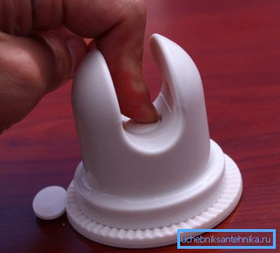 Mounting systems with a suction cup is made very simple, the main thing is to choose a quality product that will stay on the surface very firmly.