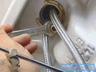Mounting faucet. Mounting faucet.