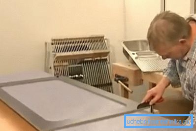 Clamping the stencil Clamping the stencil