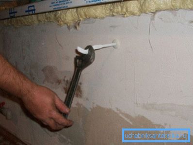 The brackets are simply screwed into the prepared hole. The brackets are simply screwed into the prepared hole.