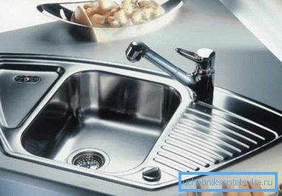 A kitchen set with a corner sink made of stainless steel looks very stylish, especially if there are other shiny elements in the design. A kitchen set with a corner sink made of stainless steel looks very stylish, especially if there are other shiny elements in the design.