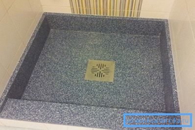 Square shower tray made of artificial stone with a ladder Square shower tray made of artificial stone with a ladder
