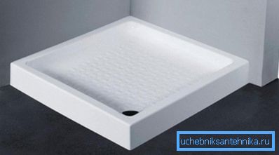 Square tray of average depth from sanitary faience. Square tray of average depth from sanitary faience.