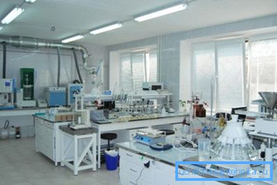 Laboratory investigating water quality. Laboratory investigating water quality.