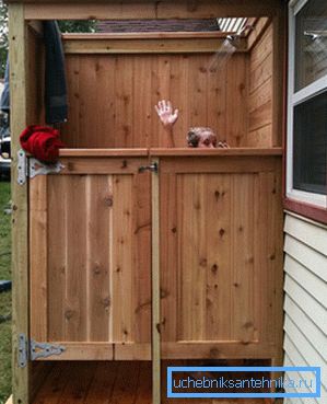 Summer wood shower to give can be attached to the house and connected to the general communications. Summer wood shower to give can be attached to the house and connected to the general communications.