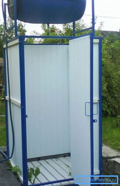 Summer shower with tank on the roof is easiest to fill with a pump Summer shower with tank on the roof is easiest to fill with a pump