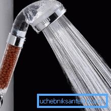 The watering can aerator purifies water from impurities and enriches it with oxygen
