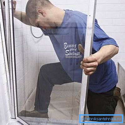 The sheet is simply inserted into the installed profile.