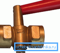 It is better to buy taps with a handle - it is very easy to determine in which position the node is at the moment, which is especially important for those who take readings with their own hands and do not have the appropriate qualifications