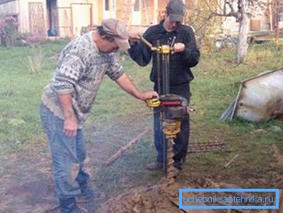 Amateur photo of drilling the Abyssinian well, which is often called a needle. Amateur photo of drilling the Abyssinian well, which is often called a needle.