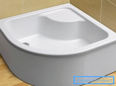 Amateur photo of a deep corner tray with a small seat Amateur photo of a deep corner tray with a small seat