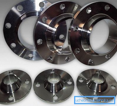 Amateur photo of metal turned flanges Amateur photo of metal turned flanges