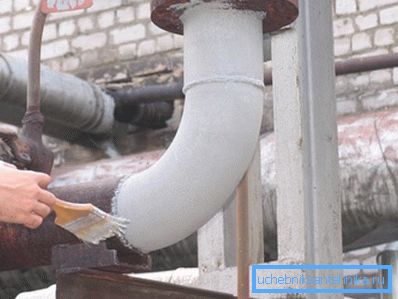 Amateur photo, the process of applying the dye to the surface of the construction of pipes Amateur photo, the process of applying the dye to the surface of the construction of pipes