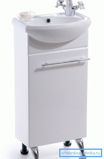 Small sink with tub for toilet. Small sink with tub for toilet.
