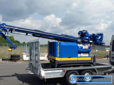 Small-sized drilling machine for drilling under water. Small-sized drilling machine for drilling under water.