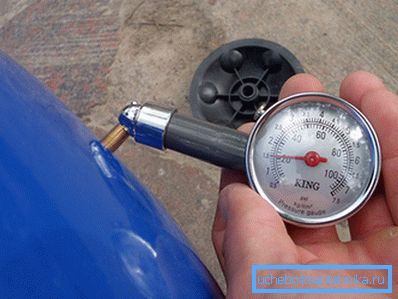 Pressure gauge for determining the pressure in the hydroaccumulator. Pressure gauge for determining the pressure in the hydroaccumulator.