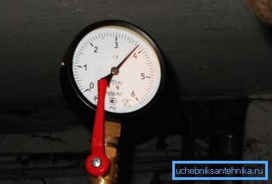 The pressure gauge in the photo shows 3.8 kgf / cm2. The value is quite regular. The pressure gauge in the photo shows 3.8 kgf / cm2. The value is quite regular.