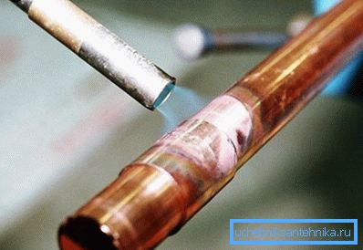 Copper pipe for water with a fitting - the soldering torch Copper pipe for water with a fitting - the soldering torch