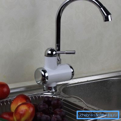 Mechanical plumbing mixer with heating
