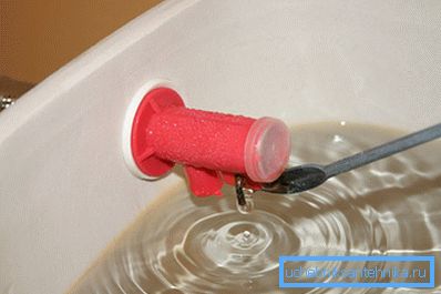 The membrane passes incoming water. The membrane passes incoming water.