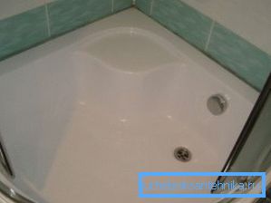 Between periods of operation, the interior of the open shower is completely dry. Between periods of operation, the interior of the open shower is completely dry.